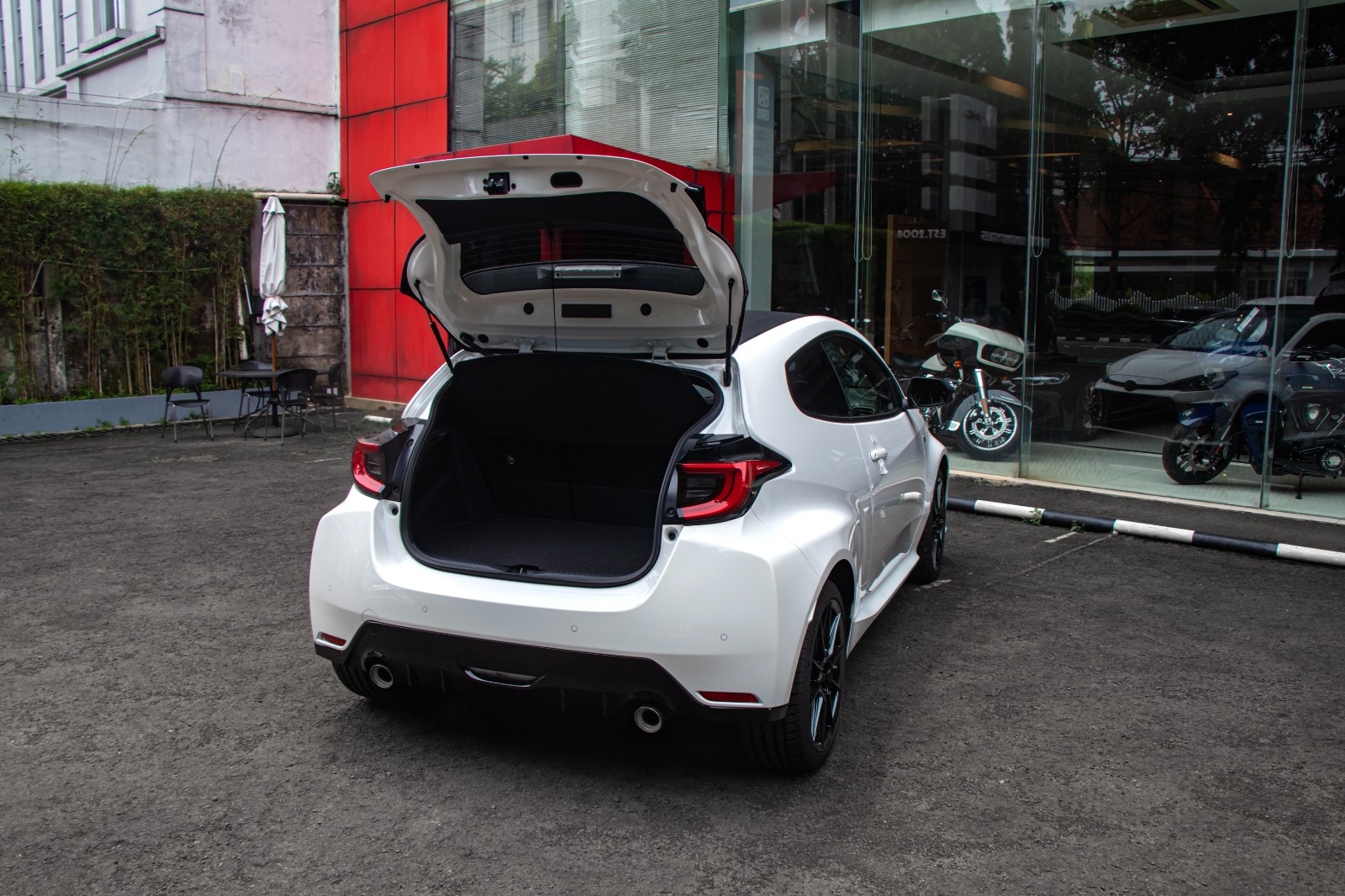 Rear Dual Exhaust & Diffuser