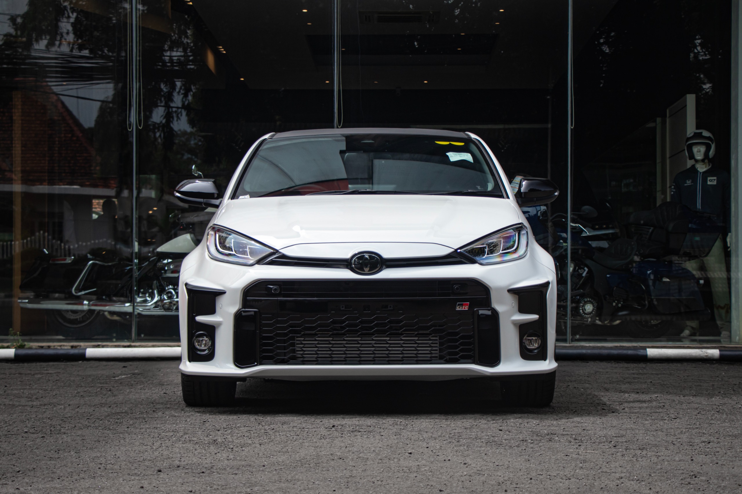 Super White II Side Profile